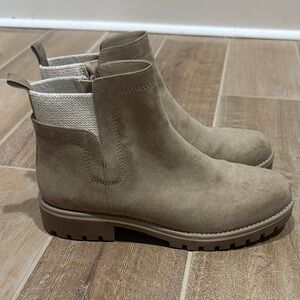 Women’s Sole Society brown suede booties